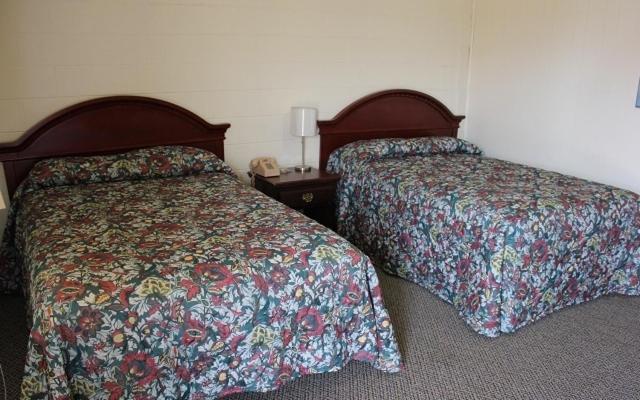 The Inn El Dorado Room photo